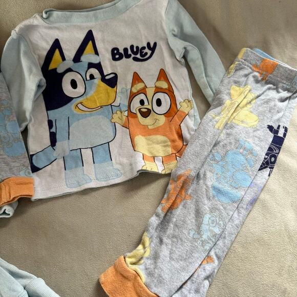 Bluey Pajama Set Long Sleeve 2 Outfits 2T - Picture 3 of 5